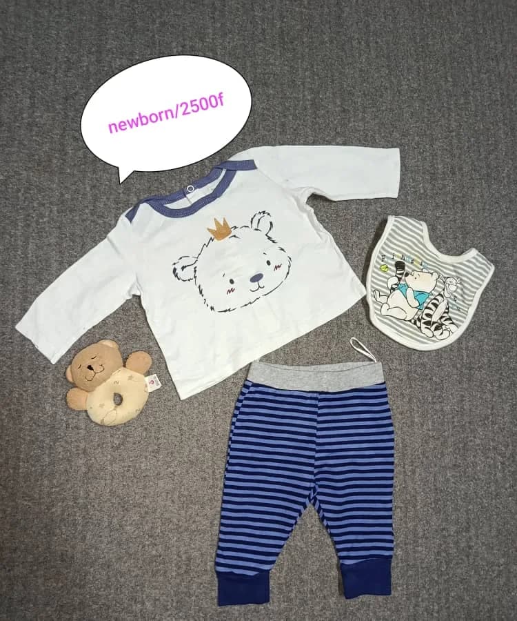 Ensemble body lapin, pantalon rayé et bavoir