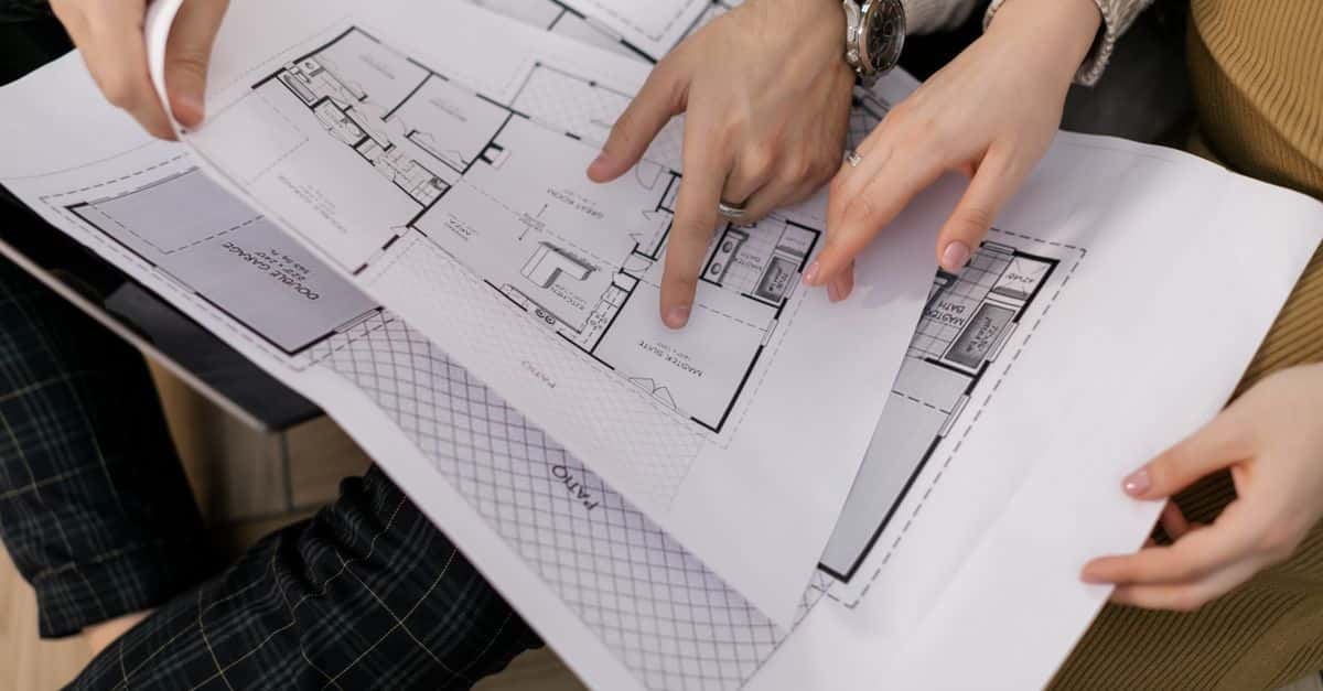Ingénieur civil devenu créateur de solutions digitales, je travaille à la croisée de deux mondes : le bâti et le numérique.
Concrètement, j'aide à :
- Concevoir des plans de maison modernes, pensés pour le climat, le budget et les matériaux locaux.
- Créer des sites web et applications mobiles qui font grandir une activité.
- Automatiser des tâches grâce à l'IA pour gagner du temps.
Mon obsession : un résultat concret et durable, pas du joli qui ne sert à rien.
Un projet de construction ou de digitalisation en tête ? Parlons-en — tout passe par Meyandy.
